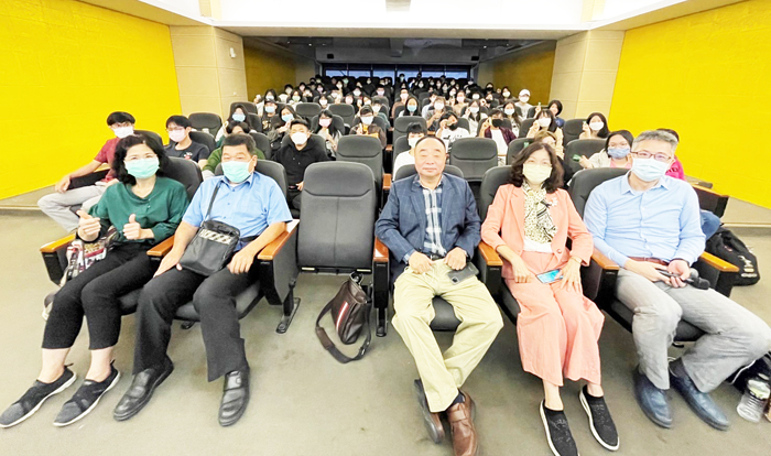 廣源良董事長施仲廣於昨(13)日上午應金大之邀,針對品牌行銷策略分享廣源良成功經驗。(廣源良企業提供)