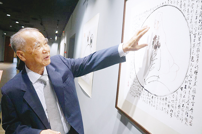 李轂摩親自導覽其作品。(李增汪攝)