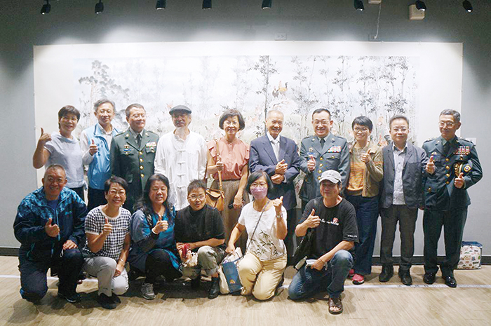 李轂摩與臺金藝文人士合影。(李增汪攝)