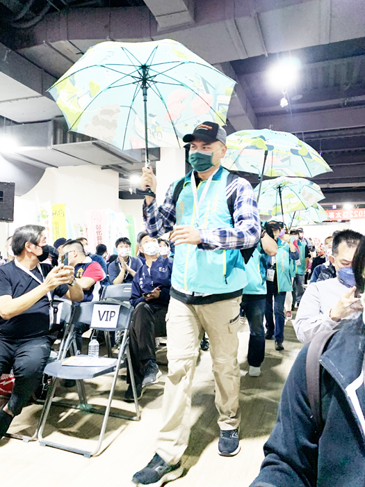 「2022亞太高峰論壇暨全國民宿聯合會」移師金門舉辦,來自全台各縣市的民宿業者代表列席與會交流,展開一連三天的活動。(林靈攝)