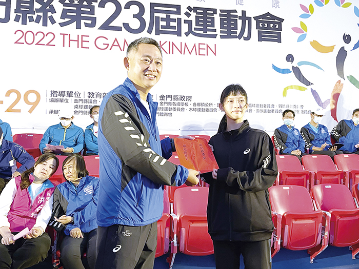 金門農工李芷璇100公尺和200公尺都破地區紀錄。（陳冠霖攝）