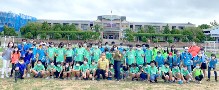 台北市內湖區南湖國小師生到何浦國小校際交流。（何浦國小提供）