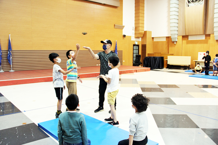 銘傳金門分部辦理國小無人機科技營活動，帶領地區國小學童接觸無人機科技，藉「玩中學」讓無人機教育向下扎根。（銘傳金門分部提供）
