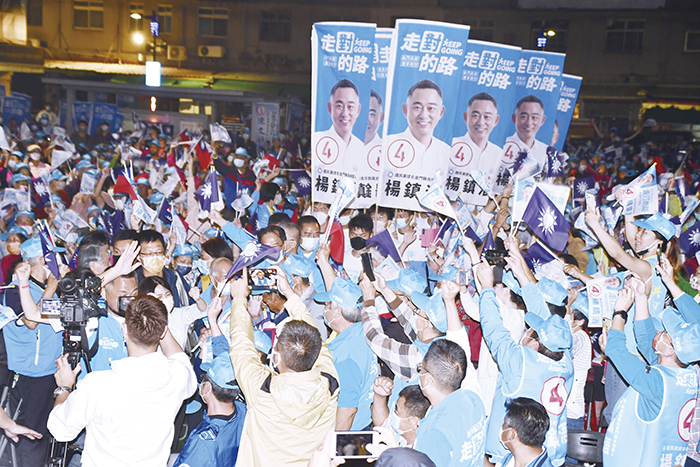 金門縣長候選人楊鎮浯昨晚舉辦「走對的路─懇託感恩之夜」造勢活動。(楊水詠攝)