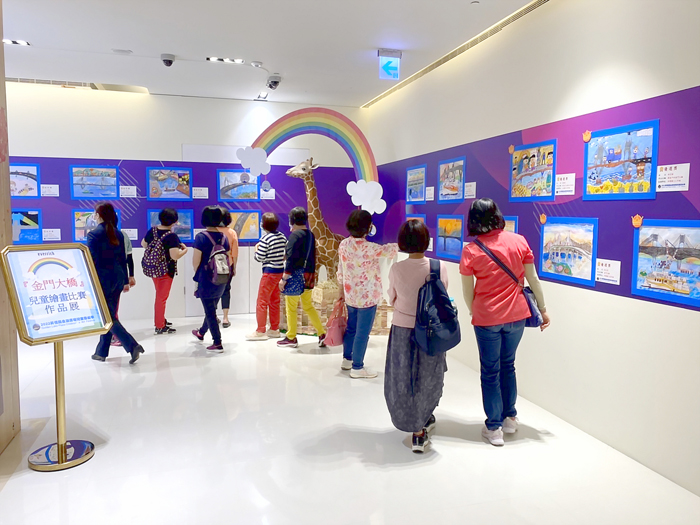 得獎作品在昇恆昌金湖廣場二樓展出。（昇恆昌提供）