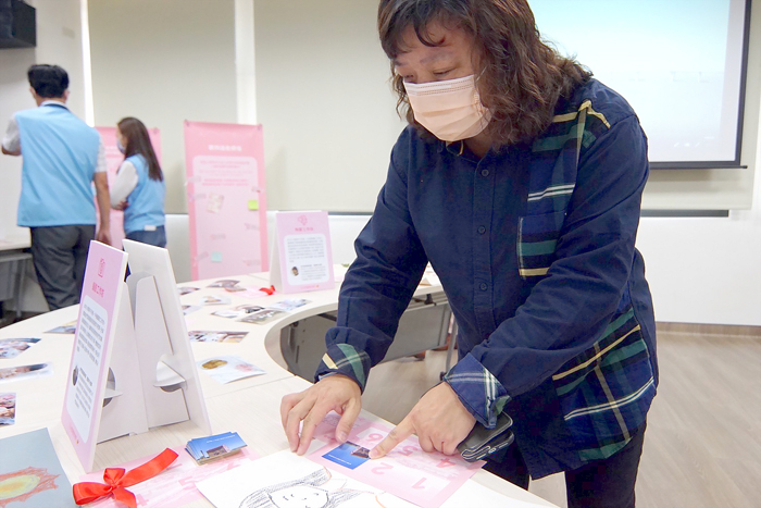縣府社會處長董燊出席「小媽咪午茶會」成果發表會，並和學員共度知性與感性兼具的美好時光。
（縣府社會處提供）
