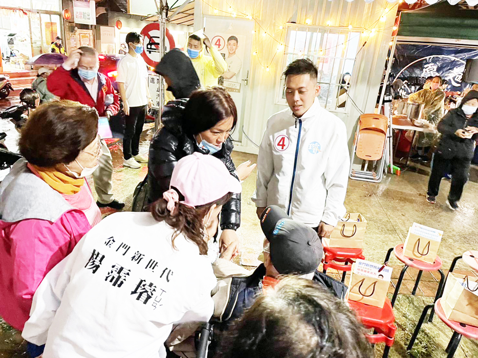 解嚴後新世代楊霈璿要打造「金門夢工廠」,昨造勢晚會,立委陳玉珍到場相挺。(翁維智攝)