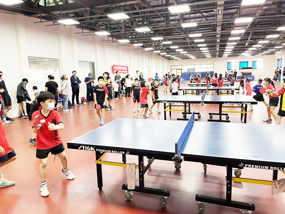 金門縣乒乓球發展協會主辦、台灣美珍香有限公司贊助舉辦金門地區乒乓球排名賽。（陳冠霖攝）
