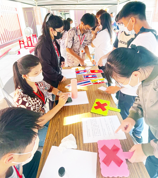 國立金門大學社工系攜手移民署，日前在後浦十六藝文特區舉辦擁抱金門「心」住民—多元文化闖關活動。（金大提供）