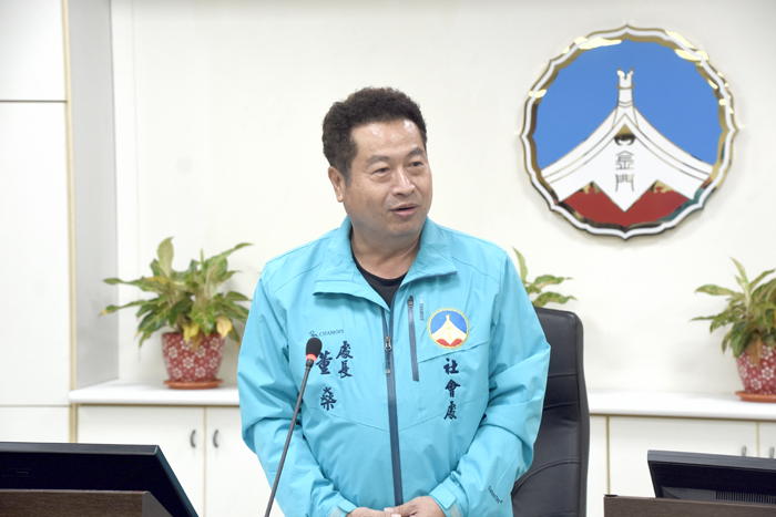 縣府社會處長董燊主持111年度第2次金門縣托育制度管理推動小組會議,並頒發評核優等機構—后頭社區公共托育家園及金門縣居家托育服務中心。(翁維智攝)