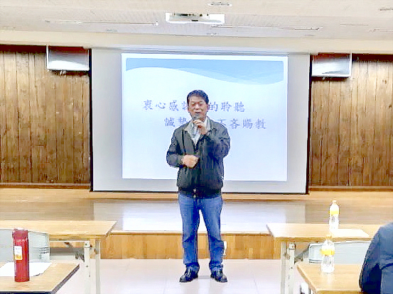 金湖鎮111年度志工基礎及特殊教育訓練於金湖鎮公所三樓會議室舉辦，各社區共約40多位新招募的志工參與。（金湖鎮公所提供）