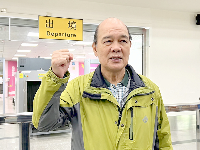 前立委陳清寶發起「還我小三通」遊行，出面說明遊行訴求。（陳冠霖攝）