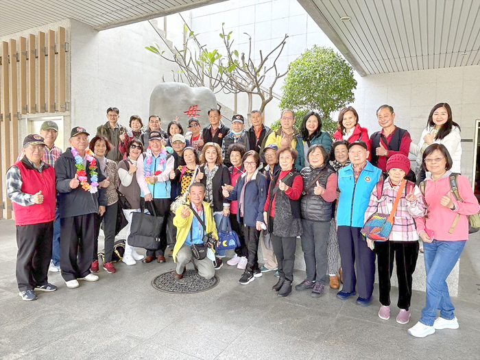 退役陸軍上將曾金陵、中將羅吉源等金門老兵、眷屬一行31人昨抵達金門，響應金門老兵召集令活動。（縣府觀光處提供）