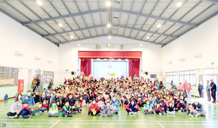金鼎國小附設幼兒園舉辦冬至親子運動會,全園三百多位親師生共襄盛舉。(金鼎國小提供)