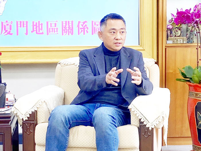 行政院宣布重啟小三通，楊鎮浯在卸任前夕表示欣慰，並強調這是冬至日最大的溫暖。（翁維智攝）