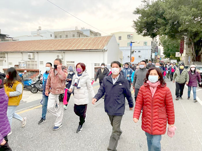 金湖鎮公所將於112年1月1日元旦清晨6時30分在金湖國小升旗台前廣場舉辦升旗典禮,並舉辦元旦健走活動。(金湖鎮公所提供)
