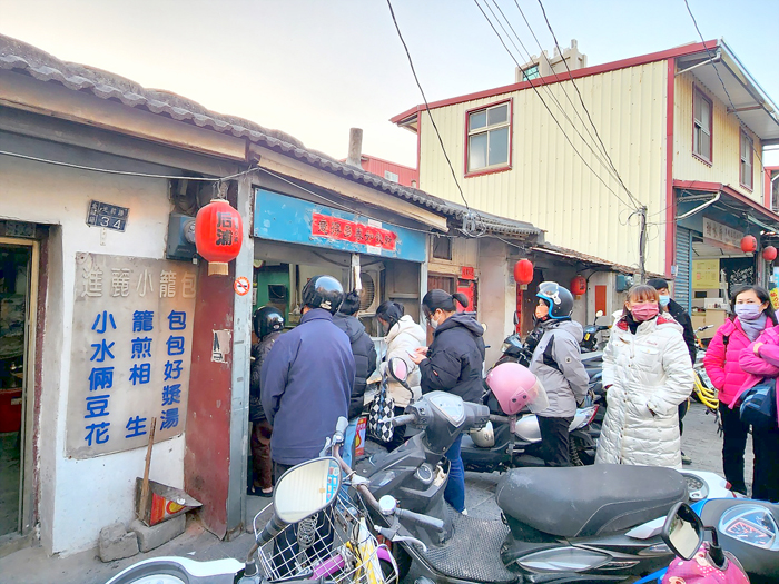 金門在地美味名店，不只在地人喜歡，也深受遊客歡迎。（許峻魁攝）