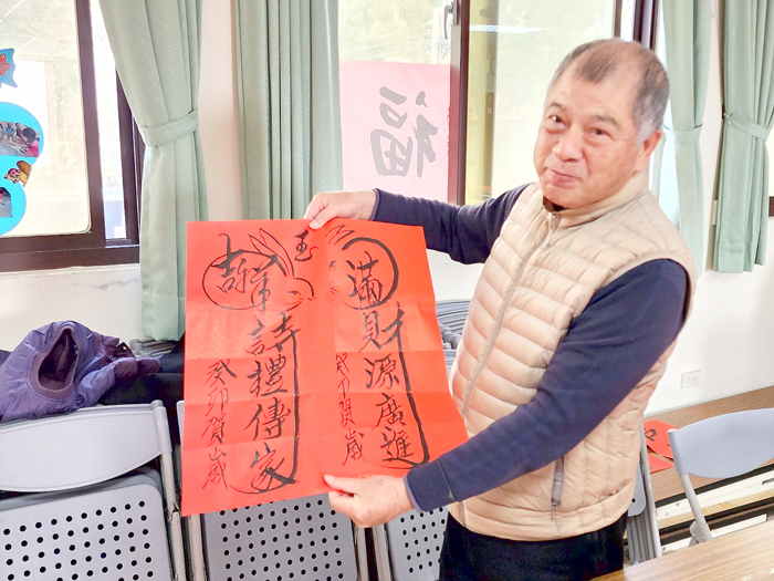 李文理融合書畫，將繪畫結合書法。（許峻魁攝）