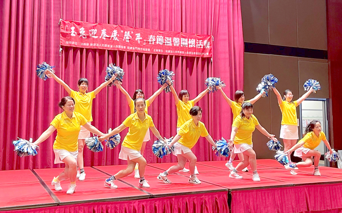 關新志工隊開場表演。（陳麗妤攝）