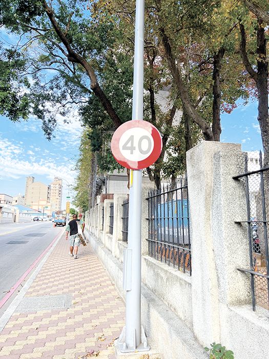 民權路民生路口至救國團路段降為40公里。(觀光處提供)