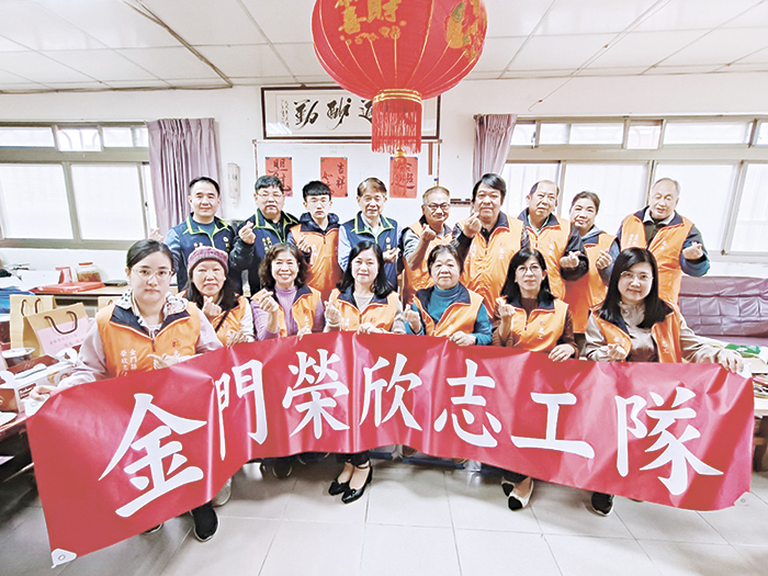 為感謝榮欣志工隊員長期關懷榮民（眷）及協助各項活動，金寧榮欣志工隊於夏興社區舉辦「榮欣志工感恩茶會暨慶生活動」，邀請志工伙伴一同參與。（榮服處提供）