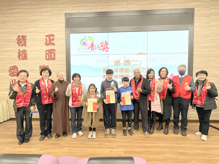 「靈鷲山普仁獎」金門區頒獎典禮在金門縣中正國小舉行。（陳冠霖攝）