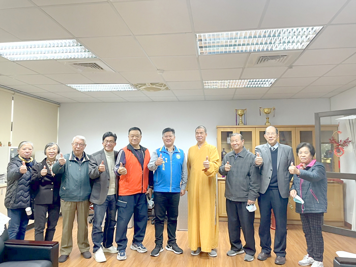 楊忠俊感謝太武山海印寺弘法基金會性海法師及董監事對於地區的急難疾困家庭的關懷及照顧。（金寧鄉公所提供）