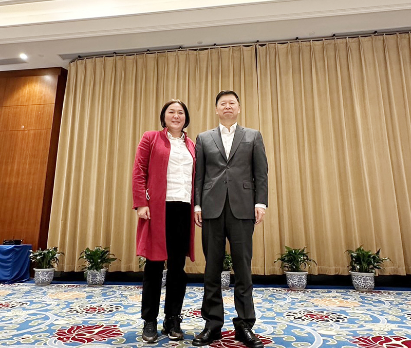 針對金酒輸陸卡關議題,縣長陳福海、立委陳玉珍今日一早與國台辦主任宋濤會談,經過金酒公司、縣府團隊和各方不斷地溝通與努力,宋濤主任當面宣布,有關金酒輸陸問題已獲得徹底解決,大陸海關總署已自1/28解禁放行。(縣府/立委陳玉珍辦公室提供)