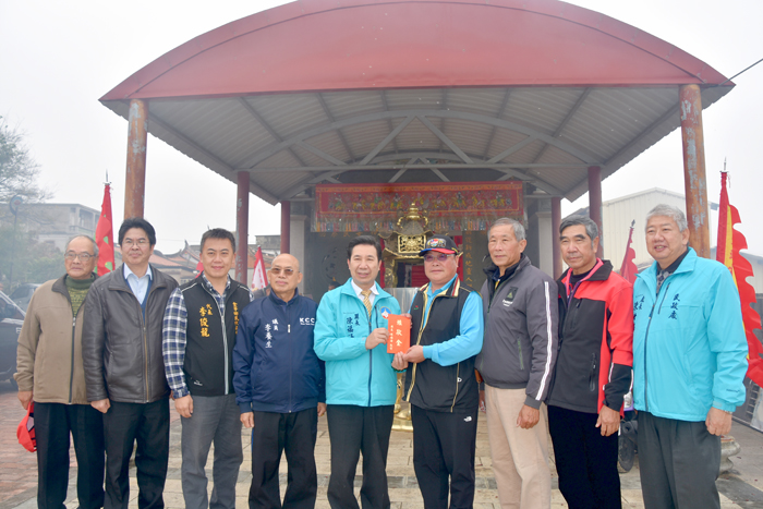 古寧頭北山先農廟舉行作醮慶典來為神農炎帝祝壽，縣長陳福海敬祭，致贈爐敬金，祈佑地方安寧。（許加泰攝）