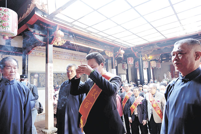 陳氏宗親會「春季祭祖大典」，縣長陳福海到場參加。（陳冠霖攝）