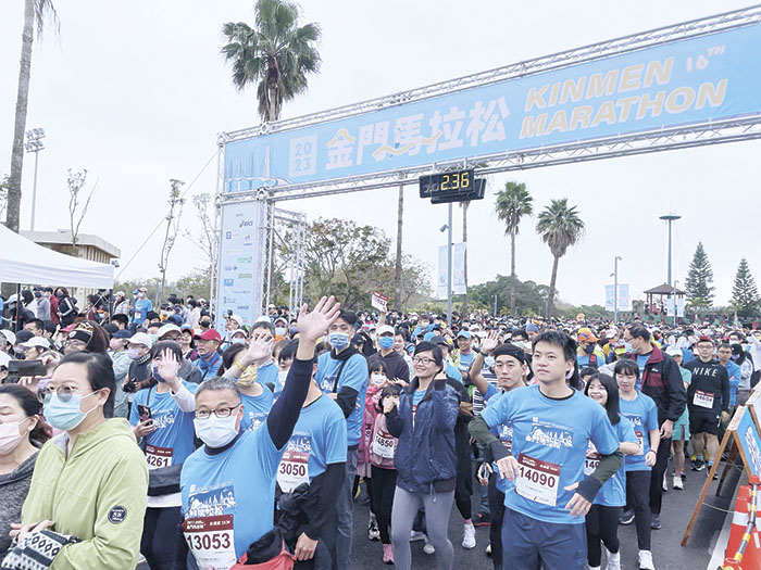 金門馬拉松休閒組近1萬3000人報名，人山人海。（陳冠霖攝）