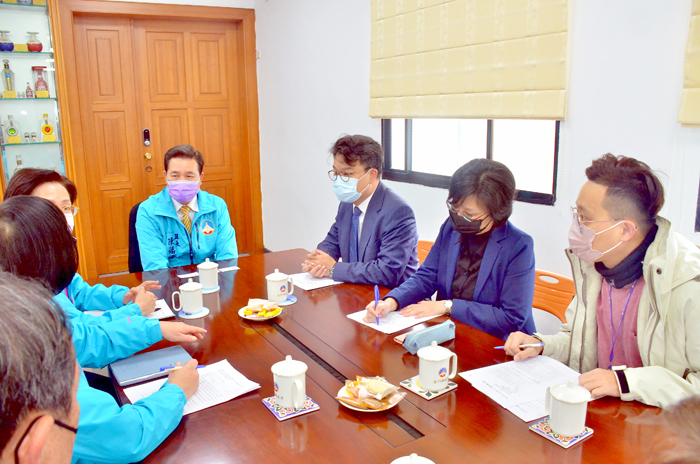 法律扶助基金會台北分會會長林俊宏一行，拜會縣長陳福海，就法律扶助合作交換意見。（縣府提供）