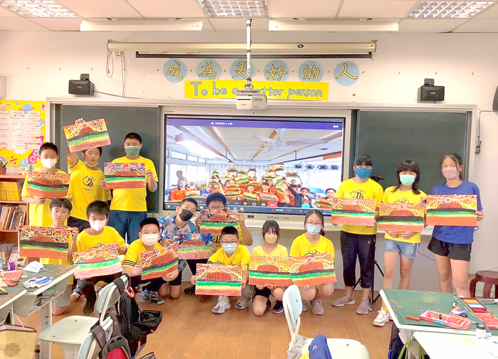 湖埔國小與澳洲Benawa state school的視訊課程中，兩校學生異地上美勞課。（湖埔國小提供）