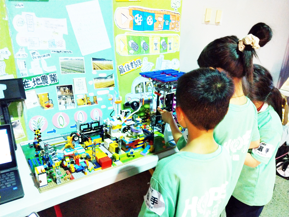 何浦「小小風獅爺」隊以金門的產業資源進行主題發想，獲得FLL Explore（6-10歲）「團隊合作探索獎」。（何浦國小提供）