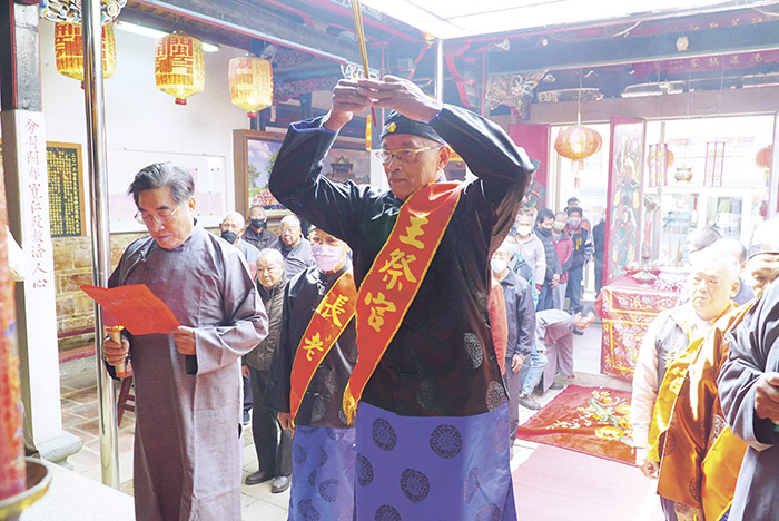 王氏宗親會祭祖大典,今年由後浦值年長老王淑仁擔任主祭。(許峻魁攝)