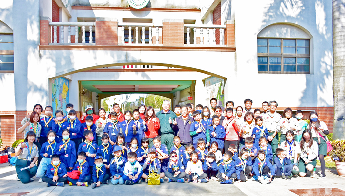 金門縣童軍會於古寧國小舉辦「112年度幼童軍棕熊成長營」,吸引來自全縣各國小分5小隊40名學生參加。(古寧國小提供)