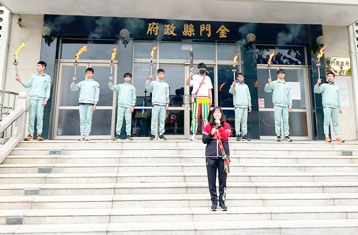 教育處長孫麗琪為全國原民運祝福。(縣府提供)