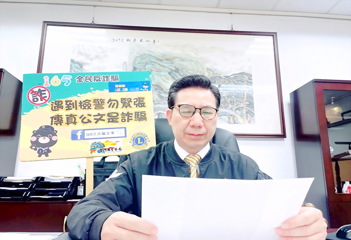 為讓民眾能更加了解詐騙手法,縣長陳福海特別錄製廣播錄音,透過垃圾車穿梭於大街小巷播放宣導,提醒縣民不要被騙。
(縣警局提供)