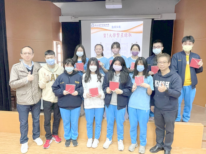 112學年度大學繁星推薦昨日放榜,國立金門高中有36位學生錄取大學。(陳冠霖攝)