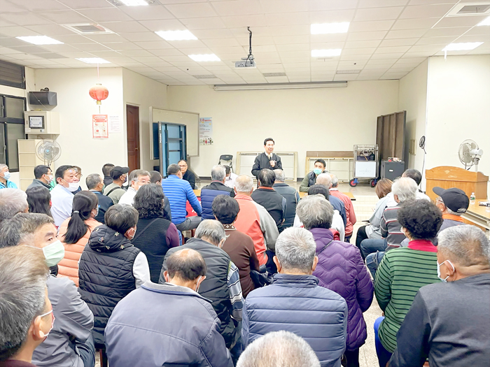 縣長陳福海親自接受民眾陳情。(陳冠霖攝)