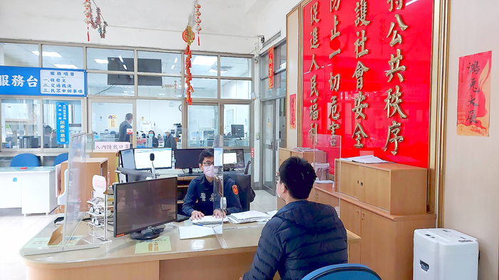 假檢警詐騙,詐騙集團以亂槍打鳥方式撥打電話進行詐騙,要求被害人使用網銀約定轉帳功能作為交付管道,地區一名中年男子被騙了823萬元,金城警分局提醒民眾一定要當心,以免被騙。
(金城分局提供)
