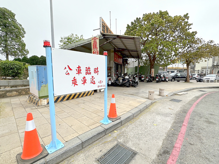封路期間,公車搭車處暫時改到圓環旁。
(金城鎮公所提供)
