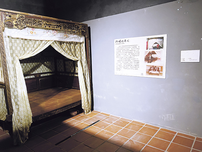 文化園區管理所即日起於金門歷史民俗博物館展出由鄉親吳太猛捐贈之常民文物,以情境式復原展出「阿嬤的房間」。(文化園區管理所提供)
