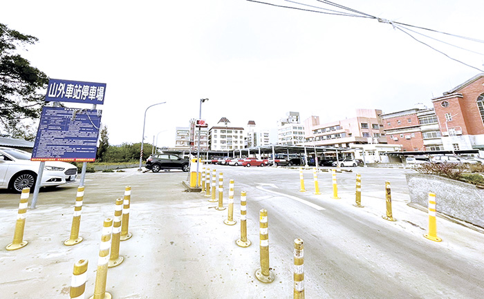 山外車站停車場試營運,四月一日起開放免費停車。
(觀光處提供)