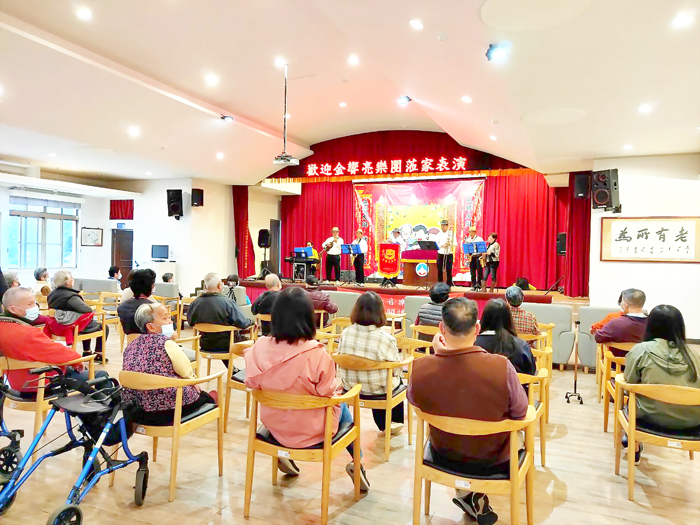 金門「金響亮樂團」於大同之家演出。(陳冠霖攝)