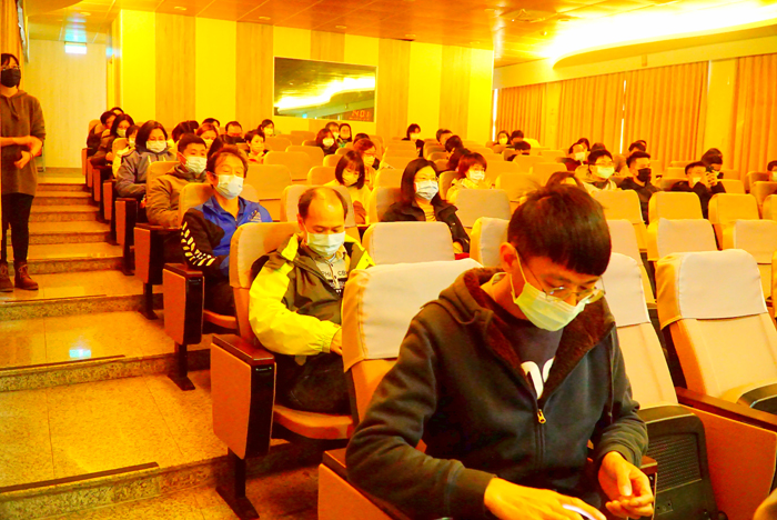 國民法官制度講習,金門地院庭長黃建都開講,縣府各單位派員聽講。(許峻魁攝)