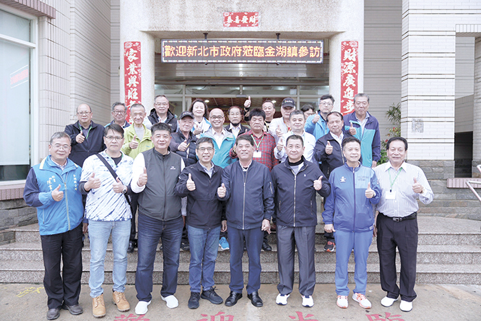 新北市里長聯誼會考察參訪團一行人拜會金湖鎮公所,由鎮長陳文顧與鎮代會主席蔡乃靖等人熱忱接待歡迎。(金湖鎮公所提供)