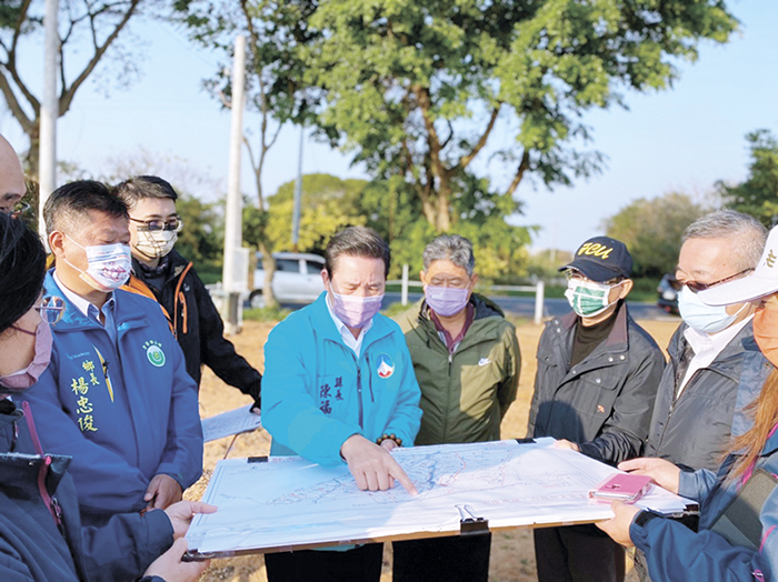 有關青年購地自建住宅的基地位置，在陳福海與縣府團隊多次現地勘查後，金湖、金城、金寧及烈嶼也都進入了選址評估作業中，預計將採多點並行的方式。（本報資料照片/薛子軒攝）