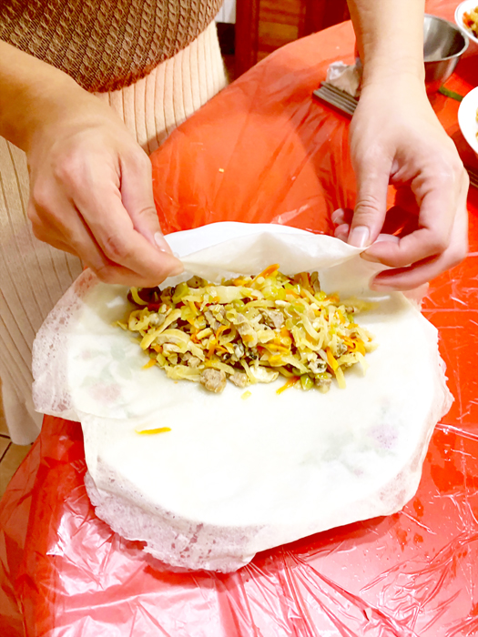 金門的春捲，將餡料熱炒混和後，形成一道美味的料理。（許峻魁攝）