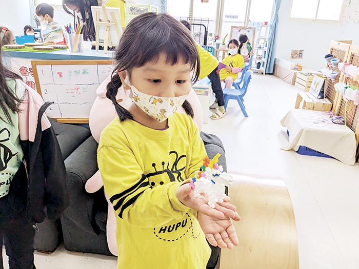 湖埔111年開始招收2歲幼幼班，教師引導學生思考-發想-創作-動手實作。（湖埔國小提供）